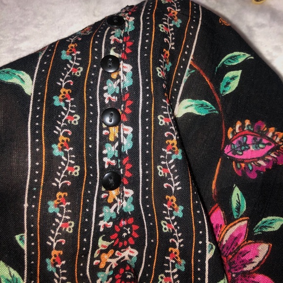 Cold shoulder/open shoulder floral top - Picture 3 of 4